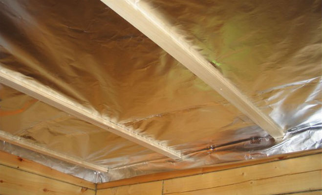 Пароизоляция и гидроизоляция потолка в ванной в деревянном доме - виды и технология монтажа