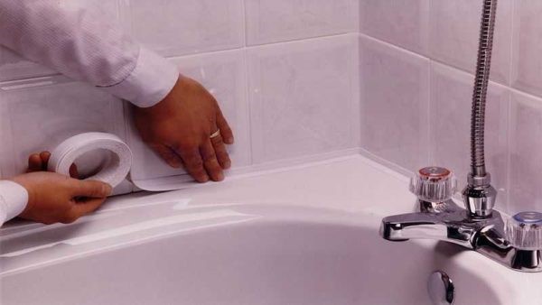 Как установить бордюр на ванну и защититься от протечек