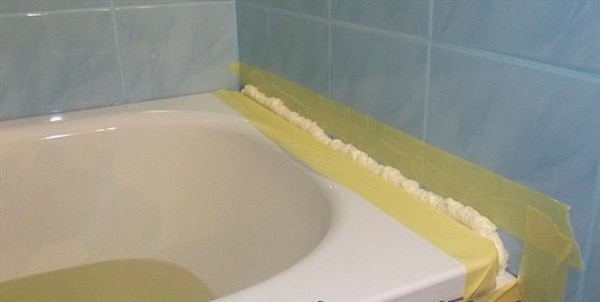 Как установить бордюр на ванну и защититься от протечек